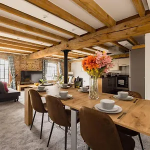 Apartment Wild Roses Serviced - Excel Warehouse 2, London